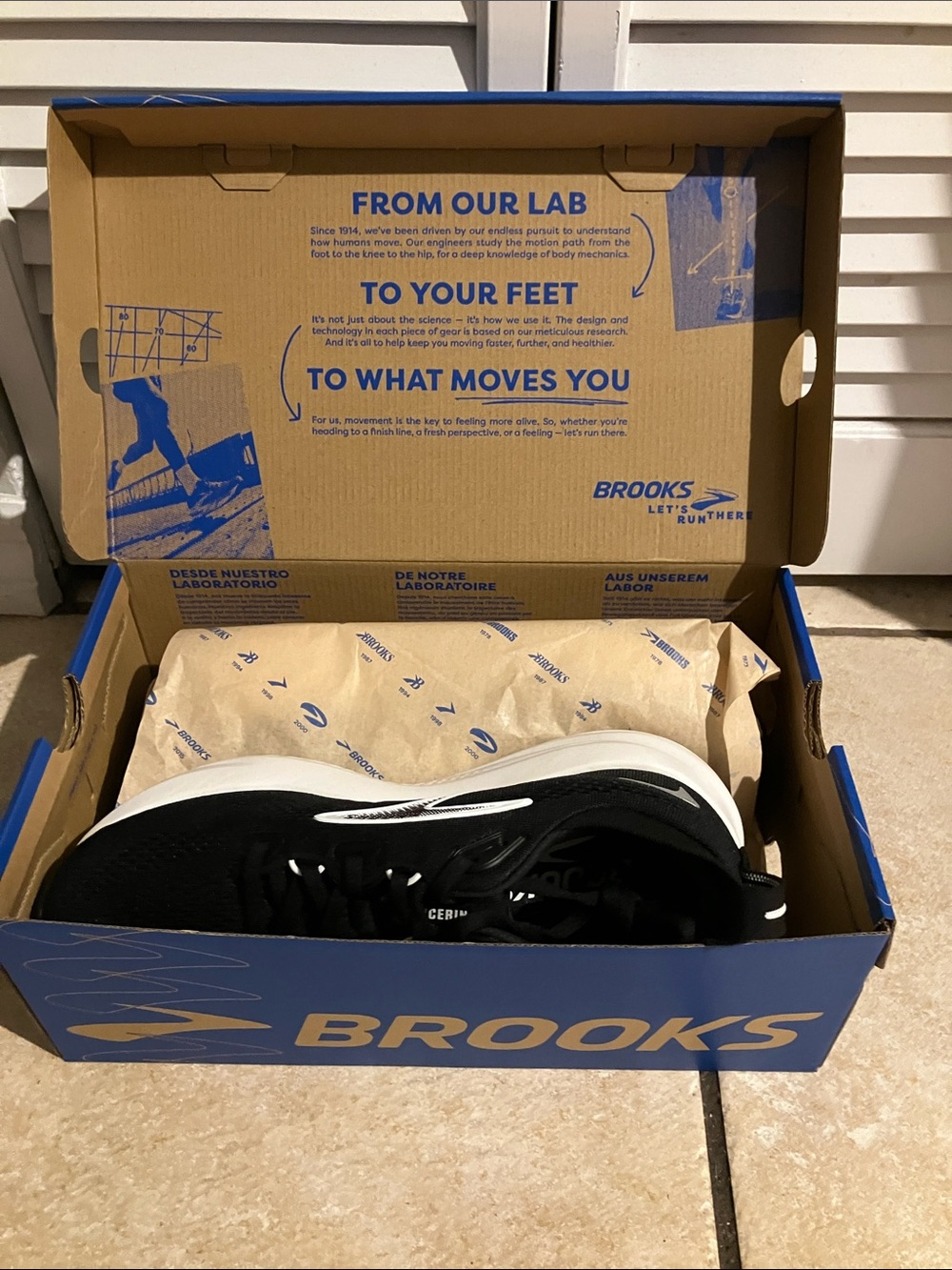 Brooks Black and White Womens Athletic Running Shoes size 9D Wide NWT